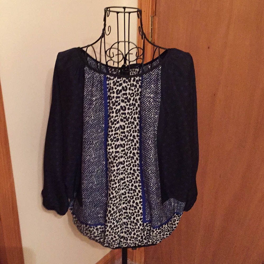 Express Blouse🦋 - Picture 5 of 7
